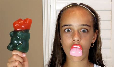 GIANT GUMMY BEAR LOLLIPOP | GROSS BUGS LOLLIPOP CANDY REVIEW | EDIBLE ...