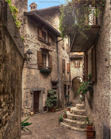 Amo lugares assim💕 | Lugares bonitos, Pátio italiano, Lindas paisagens