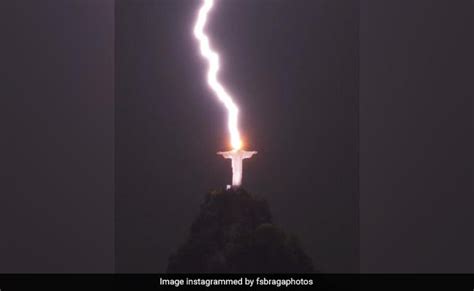 Lightning Strikes Christ the Redeemer Statue in Brazil – BCNN1 WP