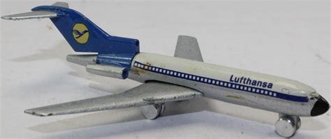 Lot - 'Lufthansa' Boeing 727 Model Plane