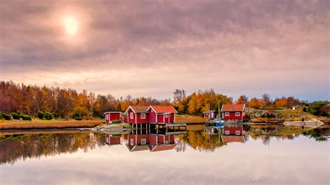 Autumn Lakeside Village in Sweden Photography Wallpaper - Schweden ...