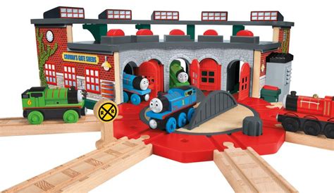 Amazon.com: Fisher-Price Thomas the Train Wooden Railway Deluxe ...