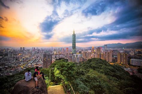 How to greet the dawn on the top of Elephant Mountain in Taiwan