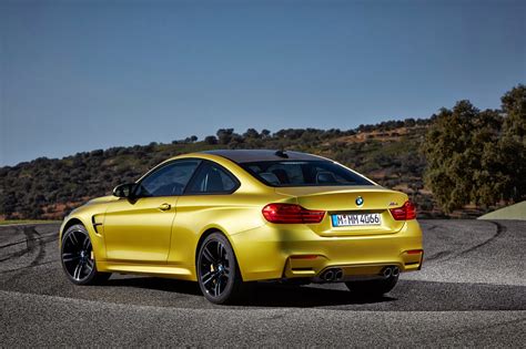 © Automotiveblogz: 2015 BMW M4 Coupe Photos