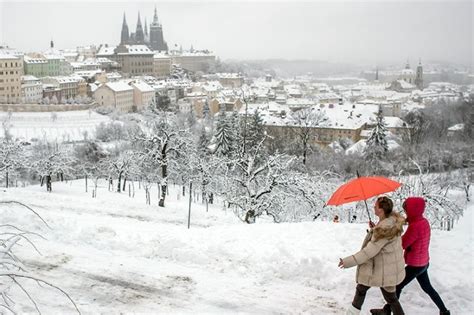 Chaos in Czech Republic amid heavy snowfall and blackouts | Climate ...