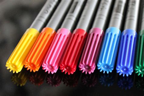 Best Watercolor Markers: For Professionals, Travel, Beginners [2020]