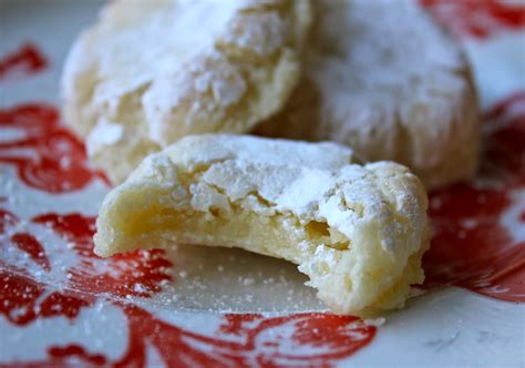 beurrista: ricciarelli — italian almond cookies