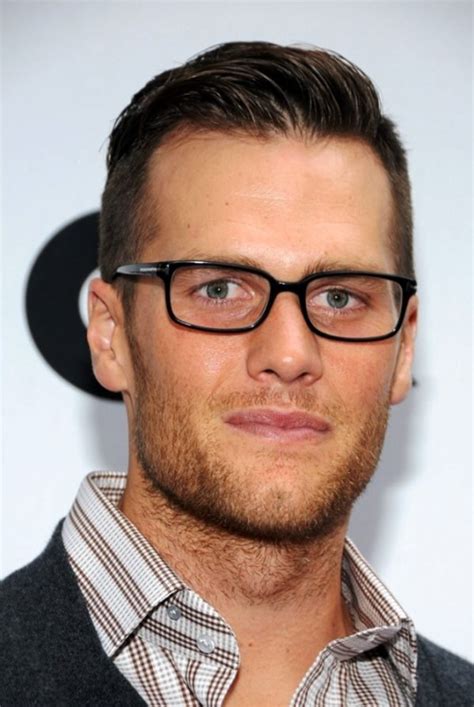 20 Classy Men Wearing Glasses Ideas For You To Get Inspired - Instaloverz