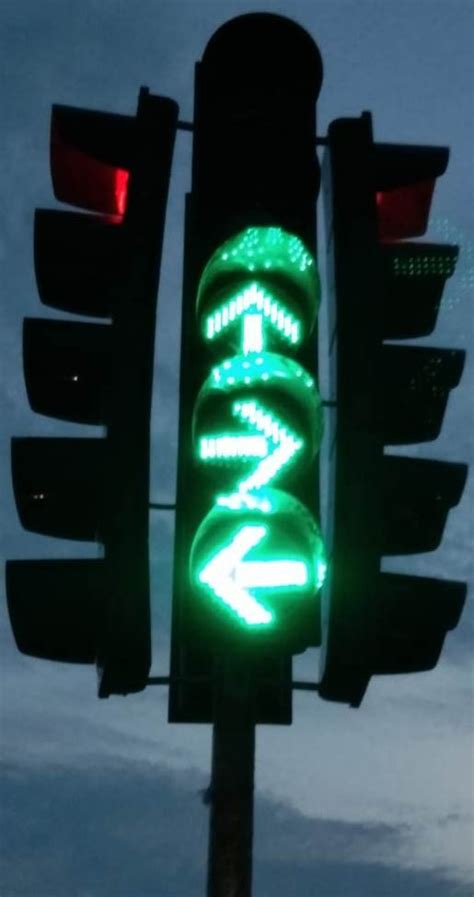 Traffic Light Green Arrow, IP65 at Rs 3100 in Mumbai | ID: 12997299033