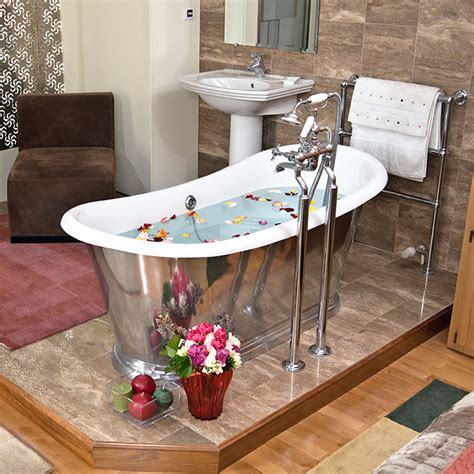 Small Bathrooms With Bathtub: Tips And Tricks To Give Your Bathroom A ...