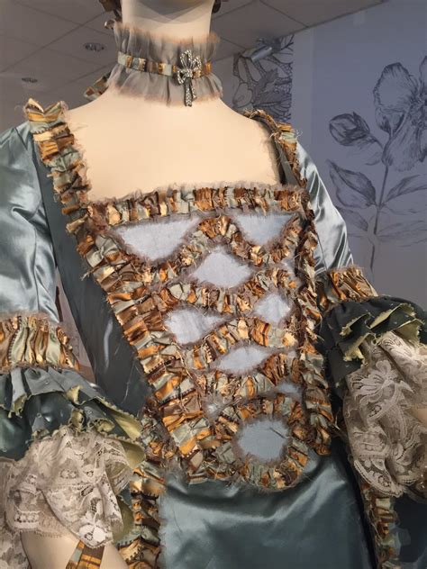 27 Facts About The "Outlander" Costumes You Probably Never Knew