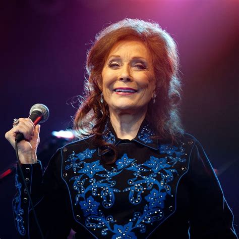 Loretta Lynn: Biography, Country Singer, Grammy Winner