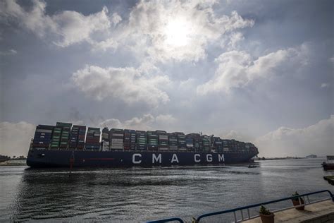 Suez Canal: Large cargo ship runs aground and causes…