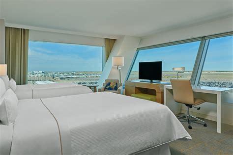 Hotel Rooms & Amenities | The Westin Denver International Airport