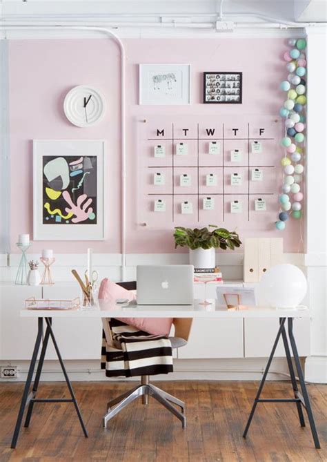 22 Wall Decor Ideas to Take to The Office