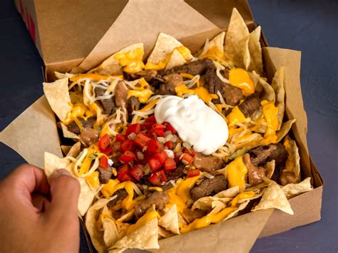 Food and Drink -- The Taco Bell Five Dollar Grande Nachos Box: Now ...