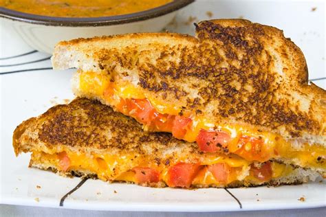 Yummy Grilled Cheese & Tomato Sandwich | Hardy Eatin'