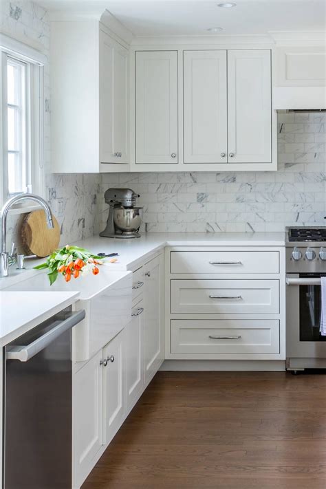 Elegant White Shaker Kitchen Cabinets