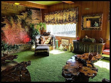 The Jungle Room at Elvis Presley's Graceland. | Jungle room, Graceland ...