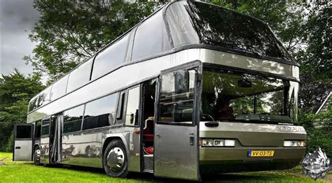 It Took Five Years to Convert a Double-Decker Bus into This Luxury RV ...