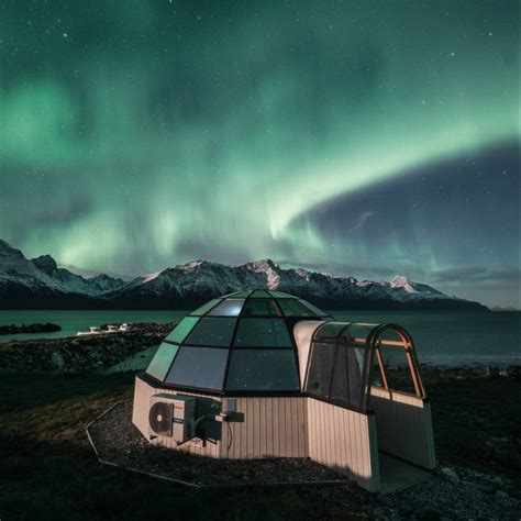 Glass igloo hotel near Tromsø - Lyngen North