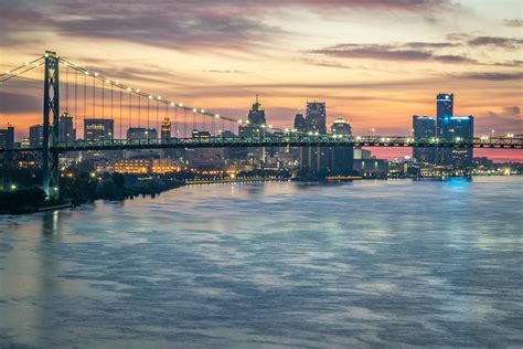 Detroit Skyline at Sunrise [2560x1707] (x-post /r/Detroit) : r/CityPorn