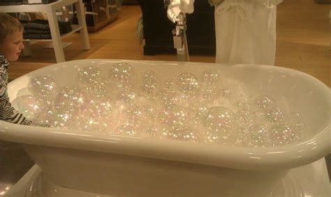 Bathtub Full Of Bubbles - Bathtube Insight