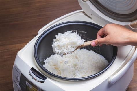 Rice Cooker Rice vs Stove Top Rice: Which is Better? - We Know Rice