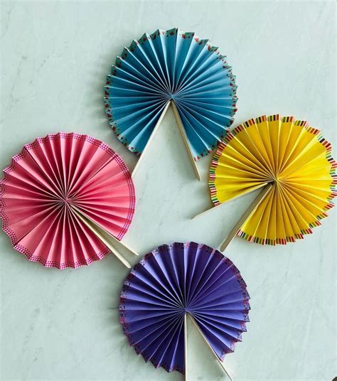 DIY paper fan | Paper decorations diy, Easy paper crafts, Paper fan ...