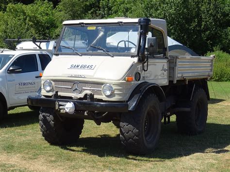 1978 Unimog 406 | The Unimog 406 is an all-wheel drive truck… | Flickr