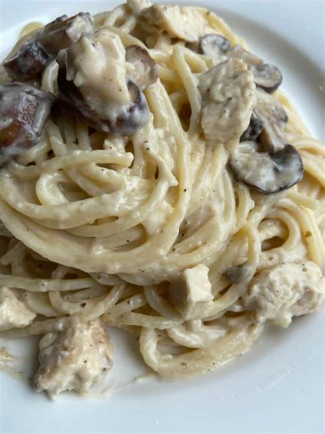 One Pot Chicken and Mushroom Spaghetti Recipe - FlyPeachPie