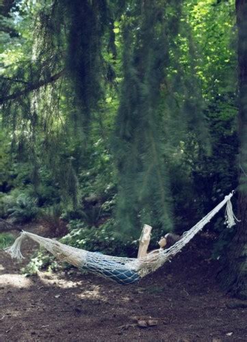 10 Best DIY Hammock Projects | HelloGlow.co