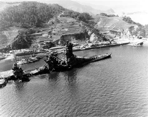 [5738 x 4539]Wreck of the IJN Ise at Kure, in October 1945 : r/WarshipPorn