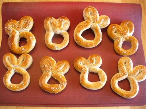 Easter Bunny Pretzels - OCCASIONS AND HOLIDAYS | Easter recipes, Easter ...