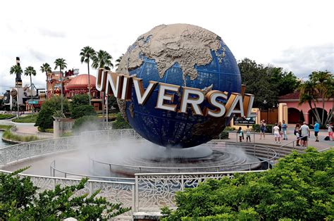 Universal Studios’ Hollywood And Orlando Theme Parks Extend Closures