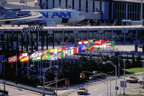 JFK AirTrain - Manhattan to JFK in 36 minutes - Bechtel