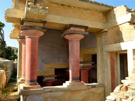 Minoan Civilization / Minoan Columns, knossos crete. The Minoan column ...