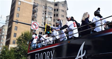 Braves World Series parade draws crowds - Technique