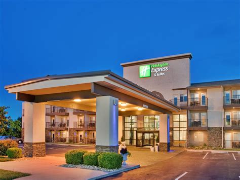 Holiday Inn Express & Suites Branson 76 Central Hotel by IHG