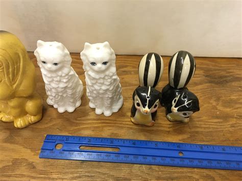 LOT OF VINTAGE ANIMAL SALT AND PEPPER SHAKERS - Schmalz Auctions