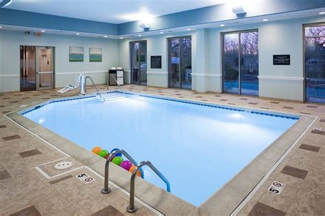 Hampton Inn & Suites Chicago-North Shore/Skokie Pool: Pictures ...