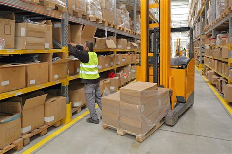 How to Make Warehouse Uniforms More Comfortable for Employees - Hanover ...