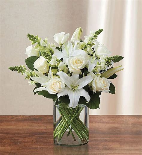 Classic All White Arrangement™ | Lilien, Florist, Blumen