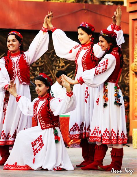 Tajik dancers | Traditional outfits, Uzbek clothing, Afghan dresses