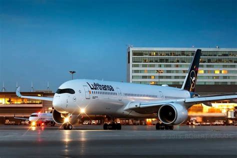 Lufthansa A350-1000 | Boeing aircraft, Aviation airplane, Private jet plane