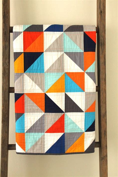 Modern geometric quilt by CraftyBlossom - great colors! - huis_DIY ...