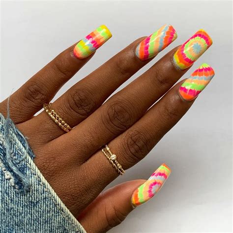 Tie-Dye Nail Art Is The Beauty Trend You Need To Try - Emily CottonTop