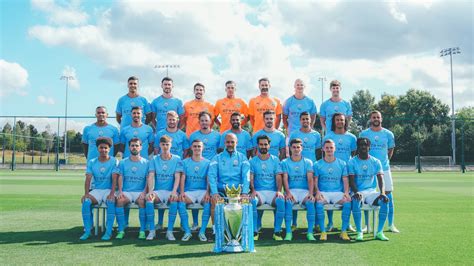 First team pose for 2022/23 official photo