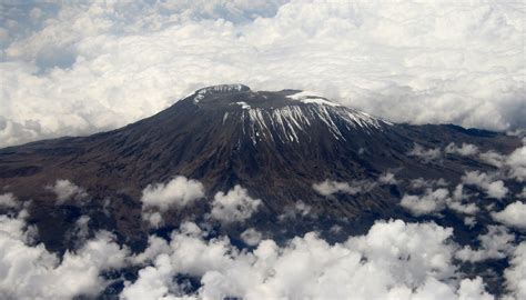 File:Mount Kilimanjaro Dec 2009 edit1.jpg - Wikipedia, the free ...