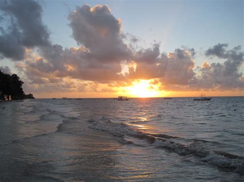 mombasa.beach-sunset Mombasa Kenya pictures from FlightCenter | Kenya ...